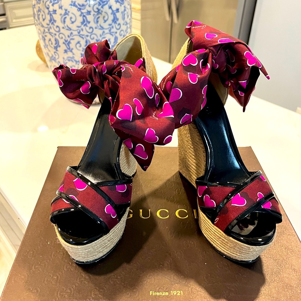 EUC Gucci wedges